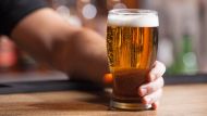 Правительство поддерживает предложения ЕС и хочет ввести минимальную цену на алкоголь - 32 злотых за поллитровую бутылку водки и около 4 злотых за самое дешевое поллитровое пиво