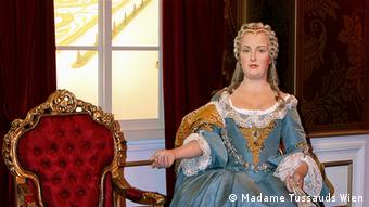 Прежде всего, Мария Тереза ​​(1717-1780) никогда не была фактически коронованной императрицей