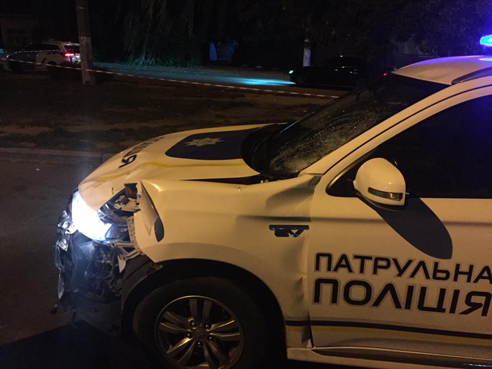 В Черновцах автомобиль патрульной полиции во время ночного патрулирования сбил насмерть пешехода