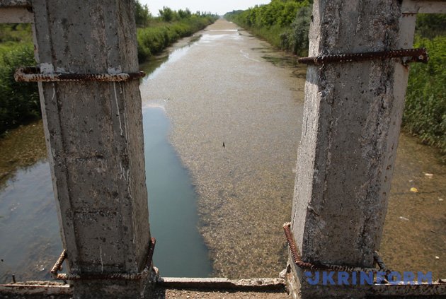 Кроме жесткого регламента на водопользование ученый заявил о необходимости построения федеральной стратегии, возможно, совместной с бизнесом, которая могла обеспечить оккупирован Россией Крым водой