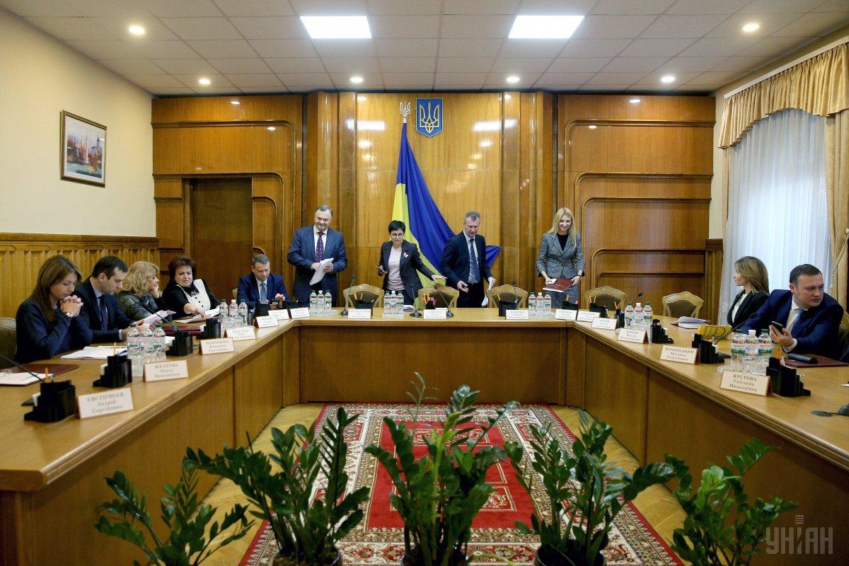 Председатель Центризбиркома Татьяна Слипачук отметила, что закон о выборах главы государства было принято давно, за это время появилось много новых законодательных актов, поэтому он нуждается в изменениях