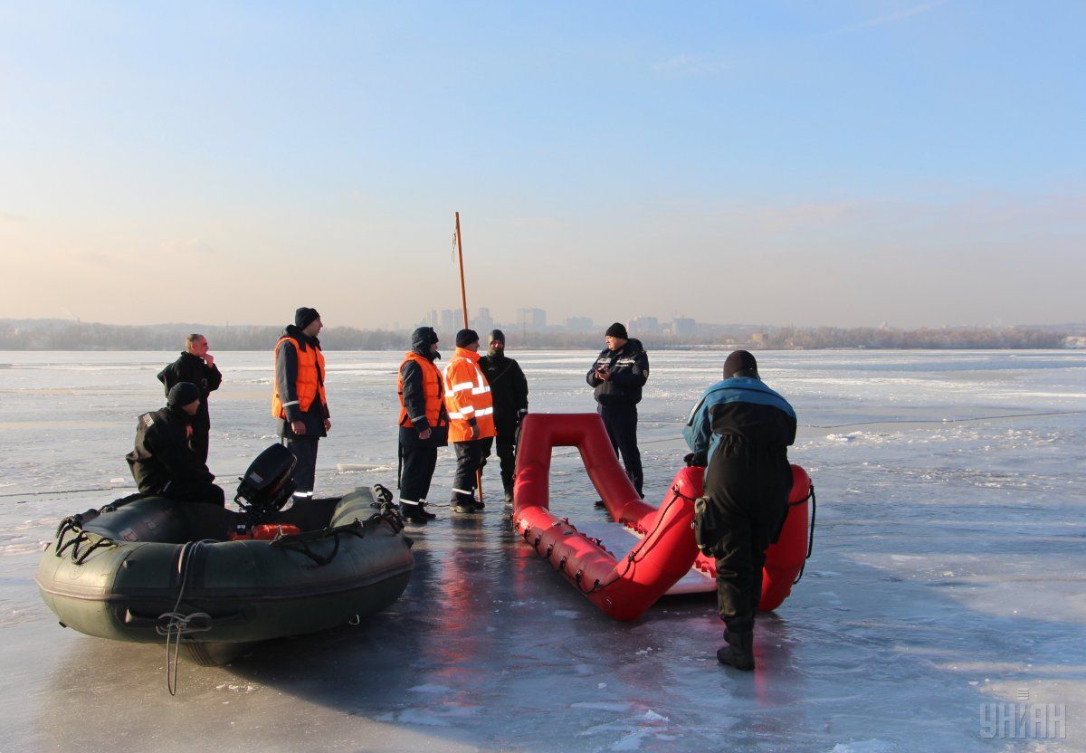 Сковано льдом тело мужчины было на расстоянии 1 м от берега